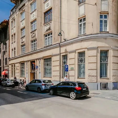 Eleven Hotel